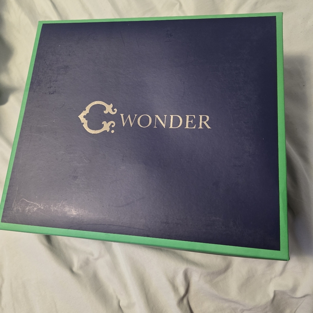 C. Wonder Blue and Green Box
